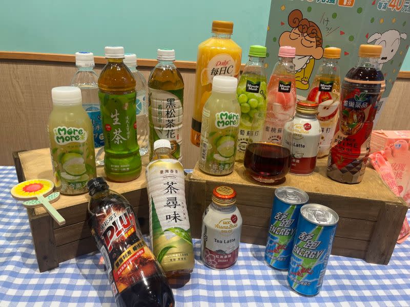 ▲飲品有買1送1、多件組合價等優惠。（圖／記者鍾怡婷攝）