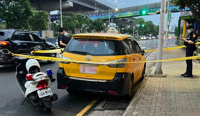 余男在計程車中暴斃。（圖／民眾提供）