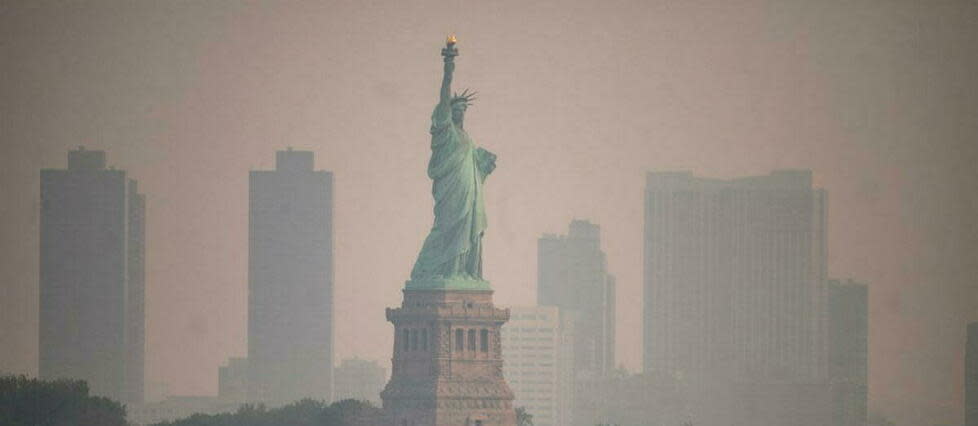 Même la statue de la Liberté est sous la fumée.  - Credit:ED JONES / AFP