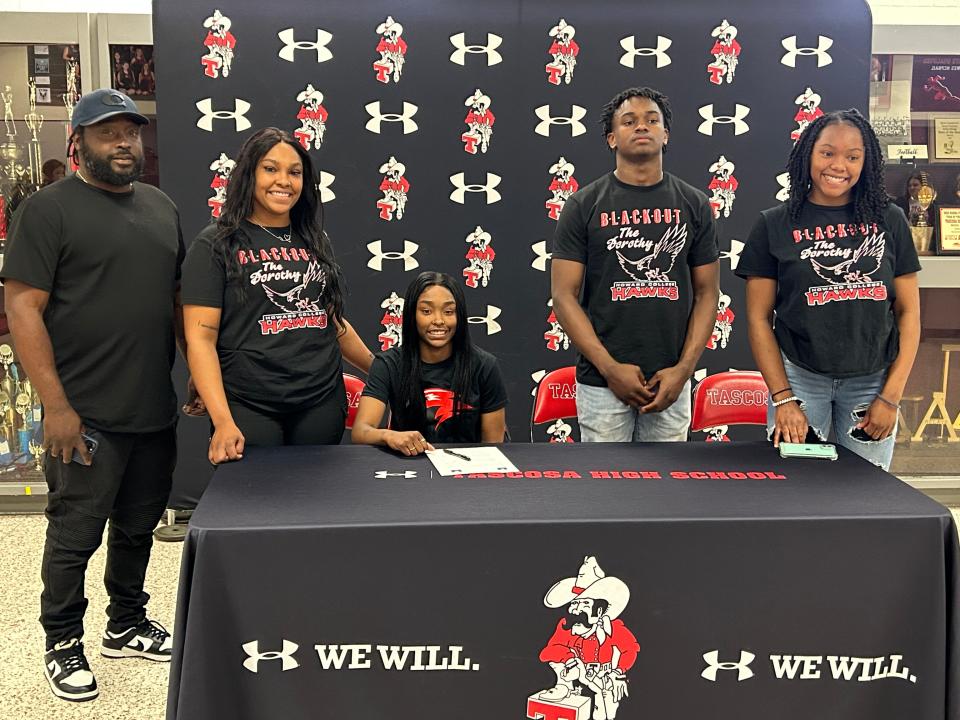 Daizjia Oages (seated) signed to play basketball for Howard College on Friday, February 28, 2023 at Tascosa High.