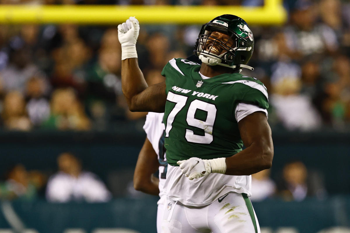 NY Jets sign Chris Streveler, six others to reserve/future contracts