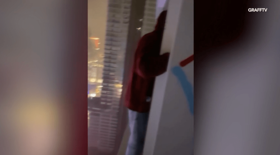 Video shows daredevil tagger on ledge of downtown L.A. skyscraper