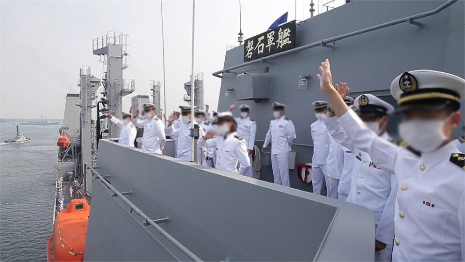 國防部坦承艦上官兵在228連假時就已放假下船，推測可能也是遭受感染途徑之一，對此，黃立民表示因不少人已出入過社區，在感染源尚未釐清前，現在最迫切是守住國內疫情，「如果這波沒有擋住，台灣社區感染就爆了」！（圖片來源：民視）