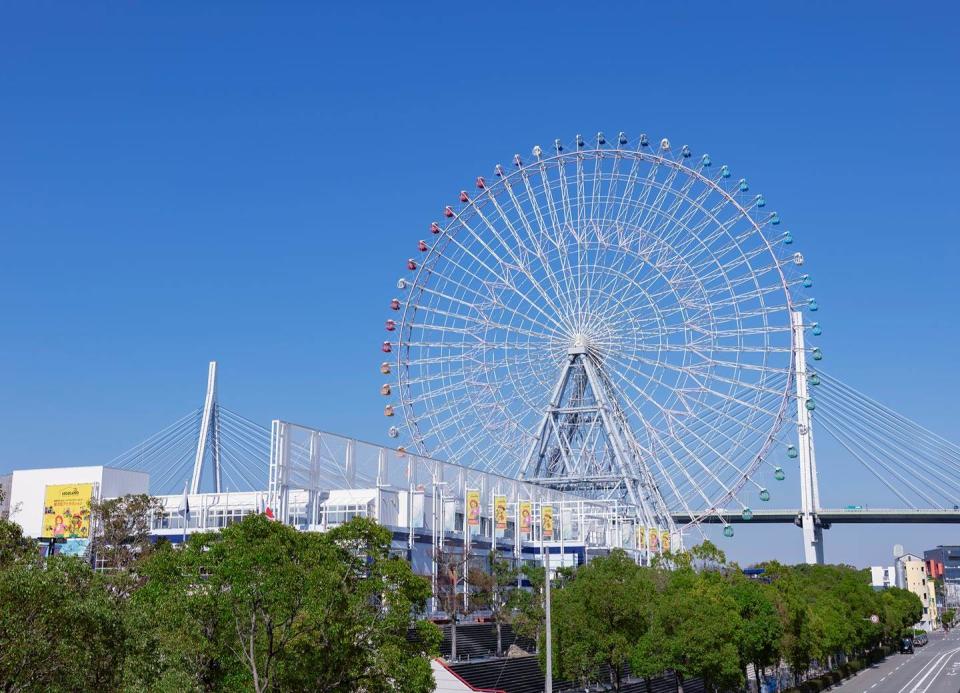 天保山大摩天輪高達112.5公尺，可以看眺望大阪港、關西國際機場、明石海峽大橋等景觀。