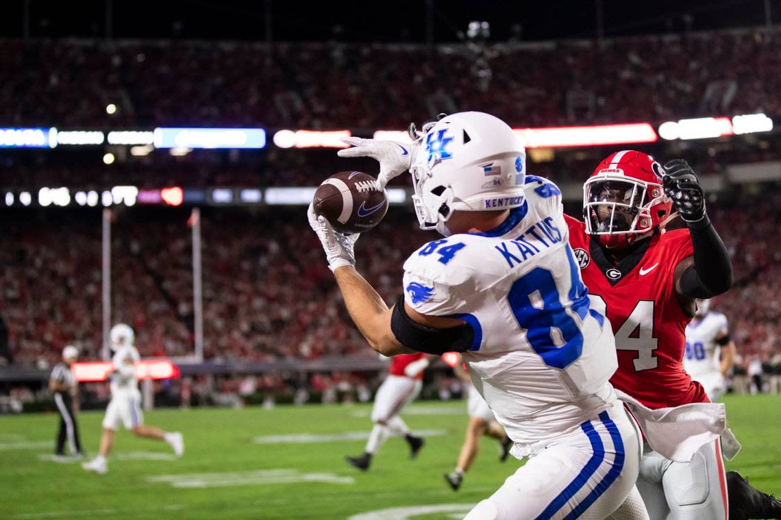 Kentucky Wildcats tight end Josh Kattus (84) catches a pass to score a touchdown against the Georgia Bulldogs during the game at Sanford Stadium in Athens, Ga, Saturday, October 7, 2023.