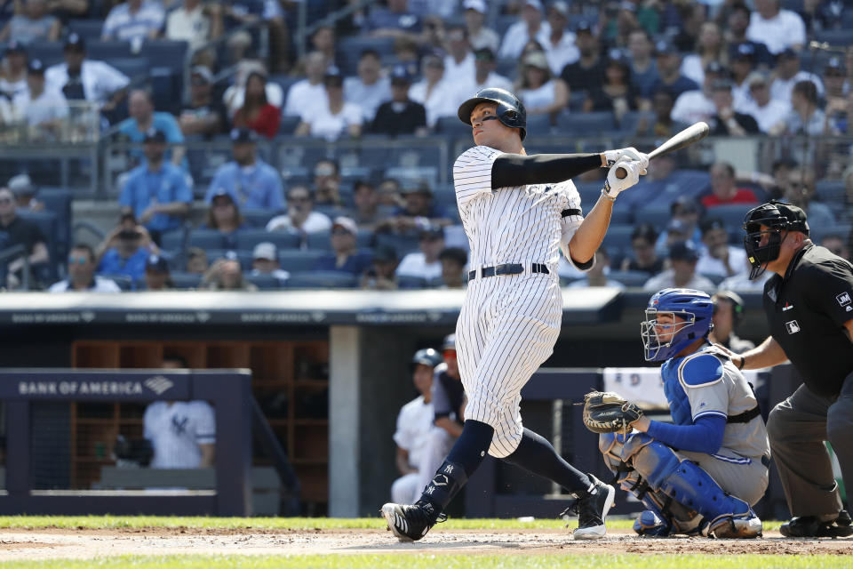 Aaron Judge de los Yanquis de Nueva York tras batear un jonrón ante los Azulejos de Toronto, el domingo 22 de septiembre de 2022. (AP Photo/Michael Owens)