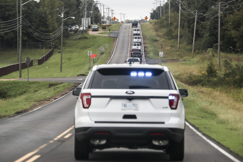 A caravan of jurors, attorneys, media and other people interested in the retrial of Quinton Tellis are seen during a field trip Thursday, Sept. 27, 2018, to visit locations in Courtland, Mississippi that prosecutors consider key to the case. (Brad Vest/The Commercial Appeal via AP, Pool)