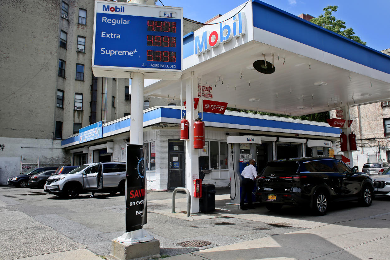 NEW YORK, NEW YORK - AUGUST 11: Cars drive in a gas station on August 11, 2022 in New York. NYC holds prices gas over national average, the gas prices in the United States fell below $4 a gallon retreating to their lowest level since March. (Photo by John Smith/VIEWpress)