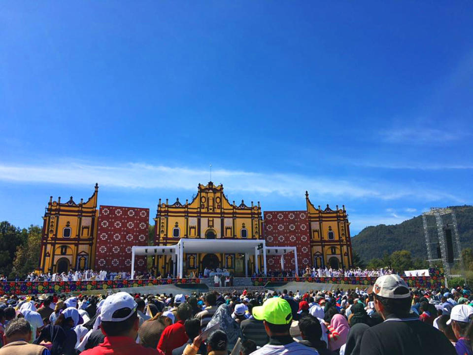 <p>“Ya no podemos hacernos los sordos frente a una de las mayores crisis ambientales de la historia”, dijo en la misa.</p><p>“En esto ustedes (los pueblos indígenas) tienen mucho que enseñarnos, que enseñar a la humanidad. Sus pueblos, como han reconocido los obispos de América Latina, saben relacionarse armónicamente con la naturaleza”, agregó.</p>