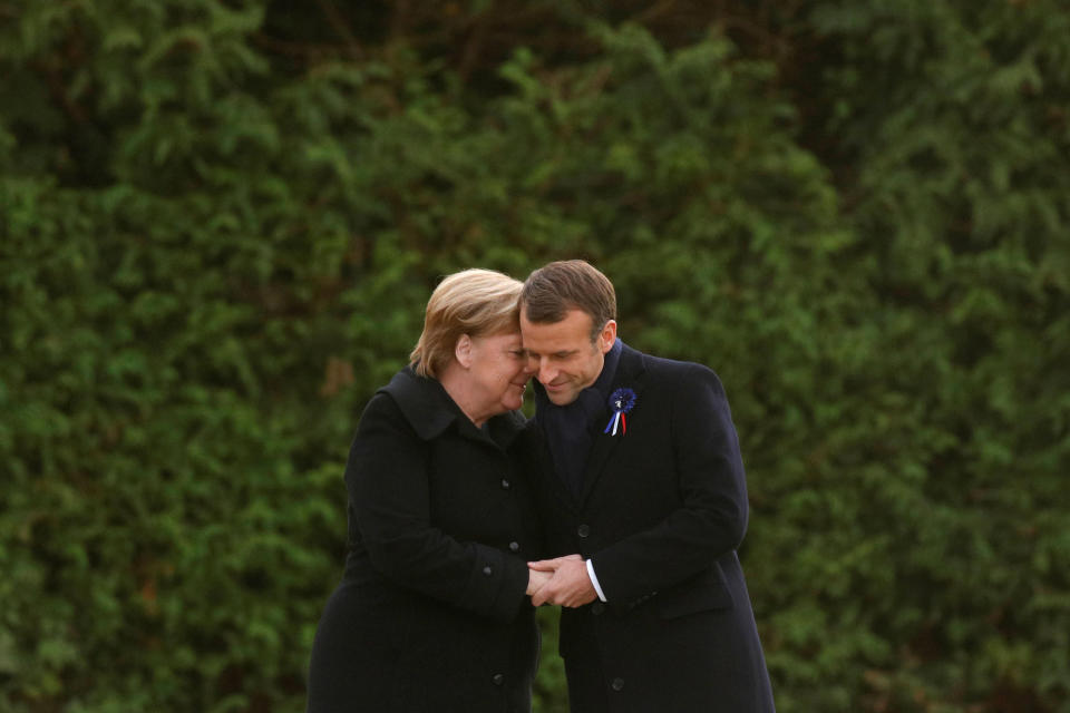 Angela Merkel und Emmanuel Macron sind um die Demonstration von Einigkeit bemüht. (Bild: Reuters/Philippe Wojazer/Pool)