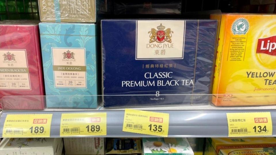 原PO特別指名要買東爵深藍包裝的紅茶包。（圖／翻攝自《我愛全聯-好物老實說》臉書）