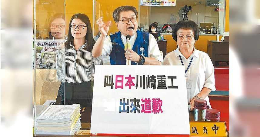 台中捷運綠線車廂發生連結器斷裂問題，市議員李中（中）要求川崎重工董事長應親自向台中市民道歉。（圖／中國時報陳世宗攝）