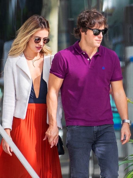 Jordi Cruz y Rebecca Lima por la calle