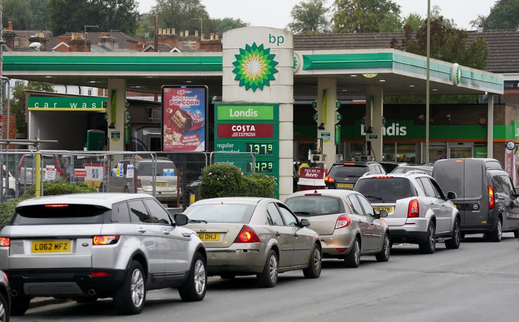 Vehicles queue up outside a BP petrol station in Alton, Hampshire (Andrew Matthews/PA) (PA Wire)