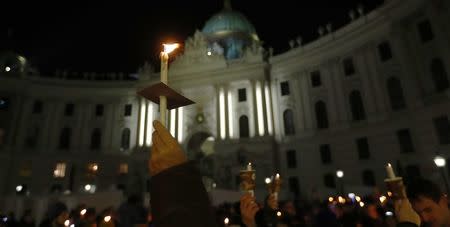 Demonstrators hold candles in a protest demanding no government participation for the far right in Vienna, Austria, November 15, 2017. REUTERS/Leonhard Foeger