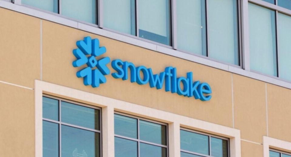 Las acciones de Snowflake están en caída libre tras la salida de Berkshire Hathaway y la degradación de Wells Fargo. ¿Qué sigue?