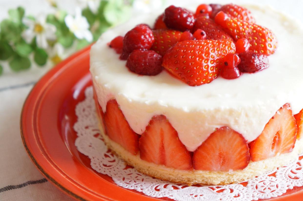 Former first lady Rosalynn Carter's strawberry cake recipe can be made pretty easily; all you need are a couple of key ingredients.