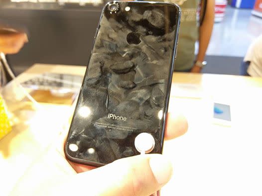 【iPhone 7】曜石黑是鋼琴烤漆嗎? 淺談鋁合金陽極處理