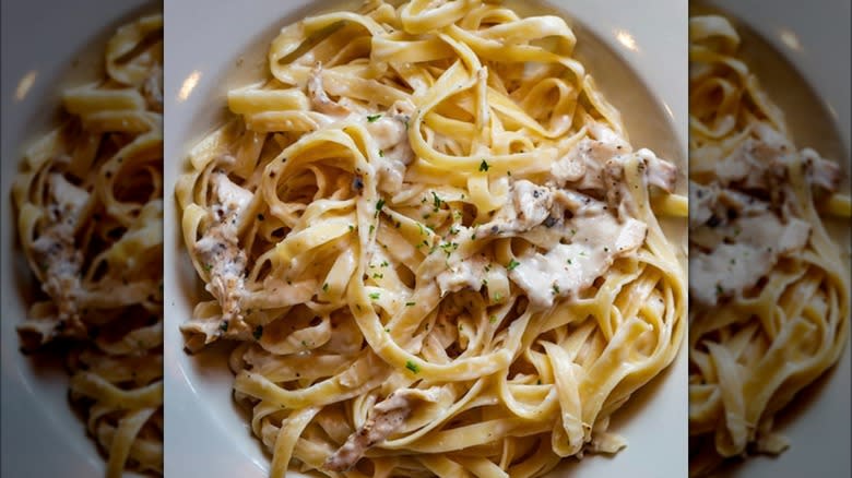 Johnny Carino's Fettuccine Alfredo