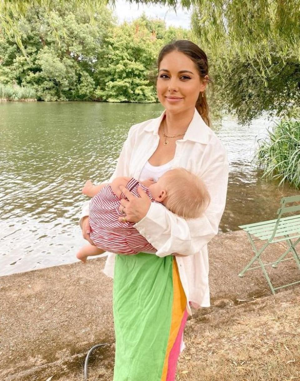 Louise Thompson pictured with son Leo (Instagram/Louise Thompson)