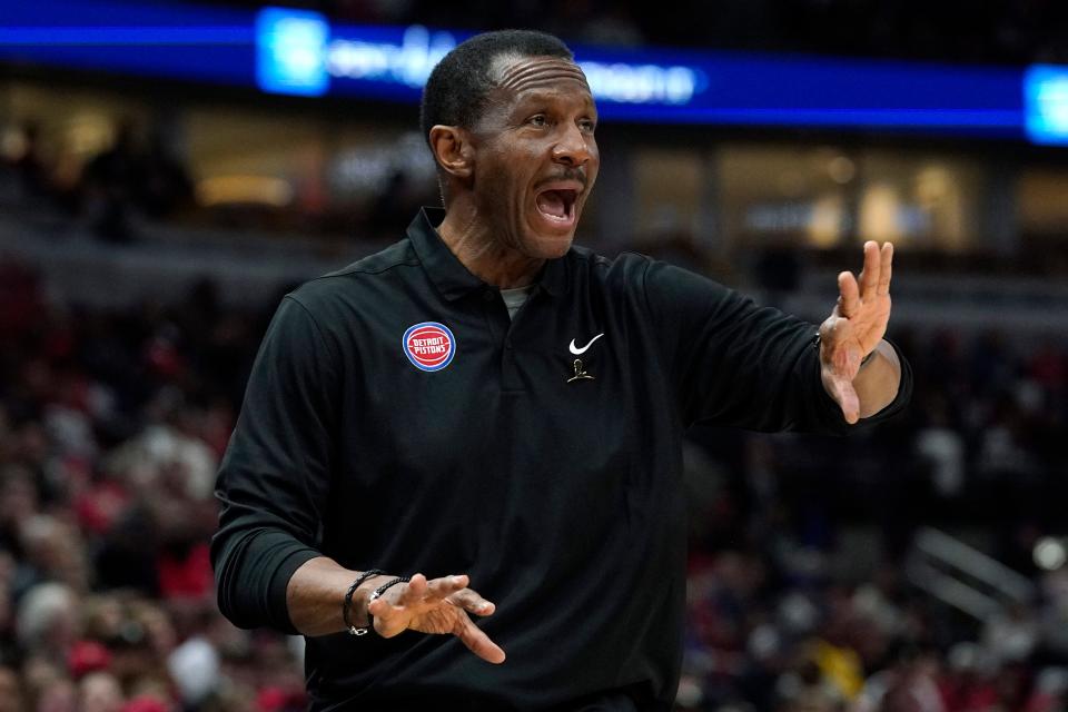 Detroit Pistons head coach Dwane Casey talks to his team during the first half against the Chicago Bulls in Chicago, Sunday, April 9, 2023.