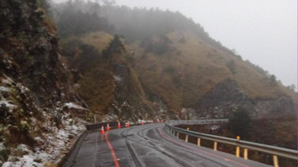 高山氣候嚴峻變化迅速。（圖/翻攝自公路局）