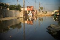 An empty street in the Arbagiah neighbourhood of Mosul on November 12, 2016, as soldiers from the Iraqi Special Forces' 2nd division push through the city