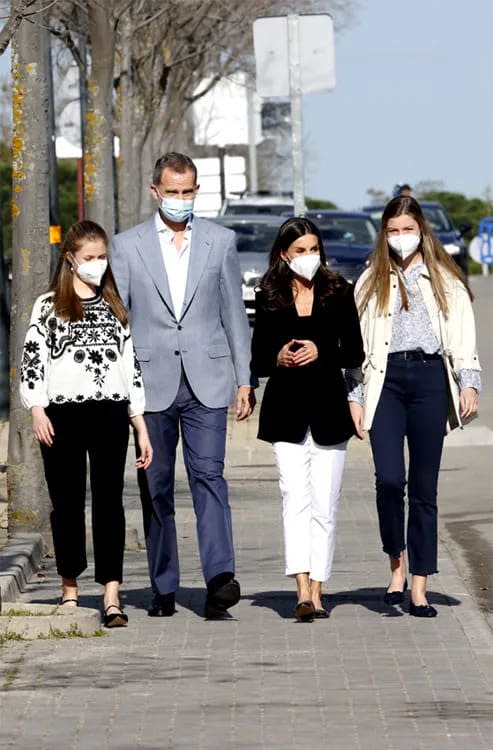 Reyes Felipe y Letizia con la princesa Leonor y la infanta Sofía 