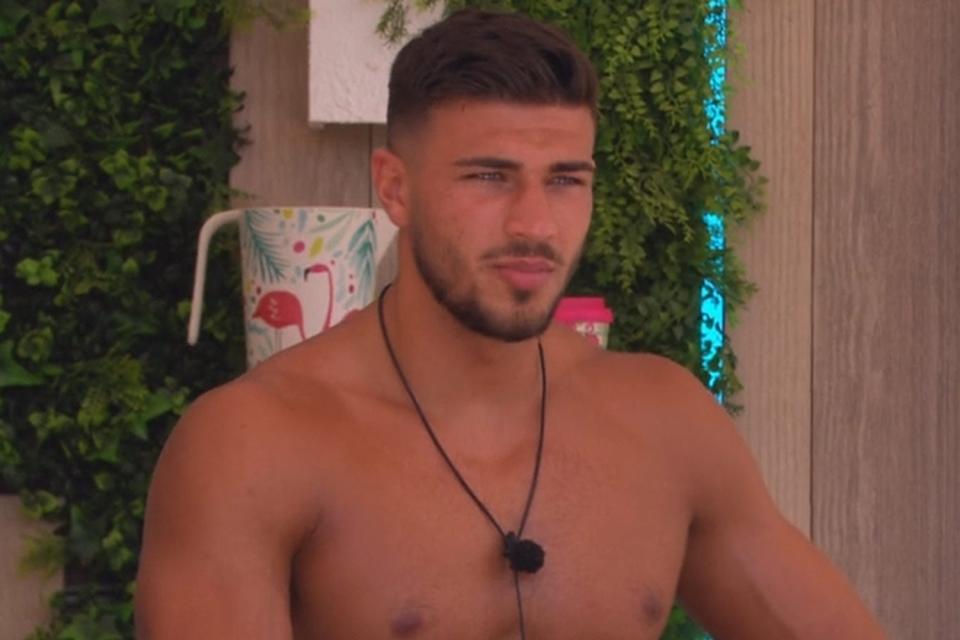 Love Island fans slam Maura Higgins' 'suggestive' behaviour as she sucks an ice lolly in front of Tommy Fury