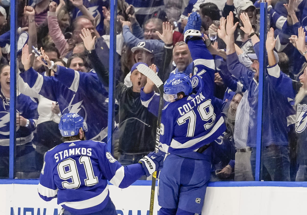 Lightning finish off Canadiens to capture second straight Stanley