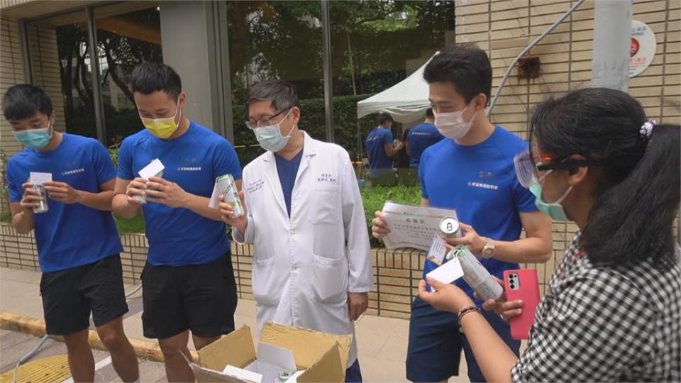 自己也在咬牙苦撐...　 運動教室贈送醫護高蛋白飲品　希望防疫英雄快速補充營養