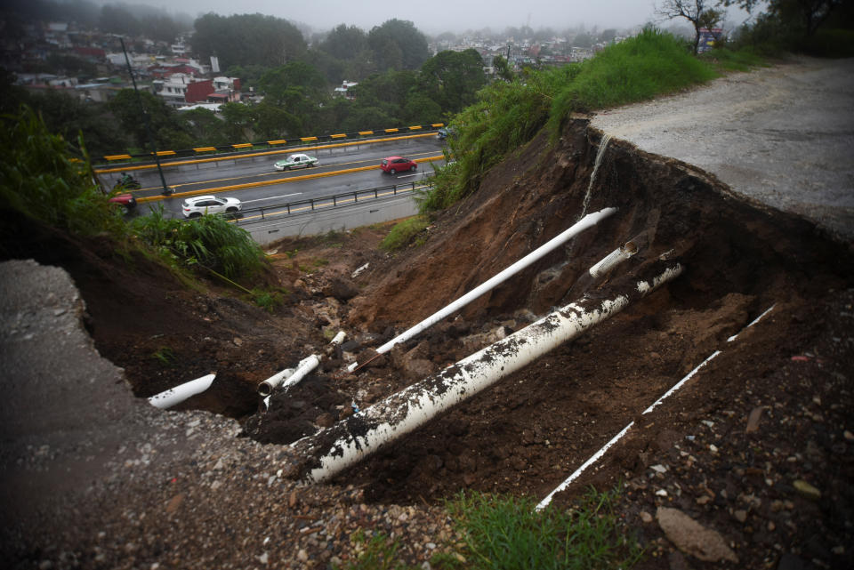 La tormenta tropical Chris causó deslaves y fuertes daños en Xalapa. REUTERS/Oscar Martinez. 