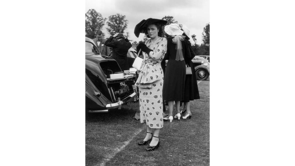 15th June 1948:  Mrs Randolph Churchill (nee Pamela Digby, later Pamela Harriman) arriving at Ascot.  (Photo by Topical Press Agency/Getty Images)