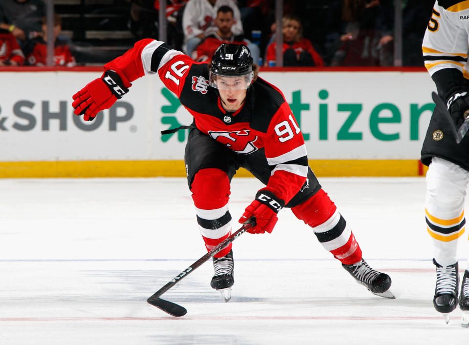 NEWARK, NEW JERSEY - OCTOBER 03: Dawson Mercer #91 of the New Jersey Devils skates against the Boston Bruins at Prudential Center on October 03, 2022 in Newark, New Jersey. (Photo by Bruce Bennett/Getty Images)