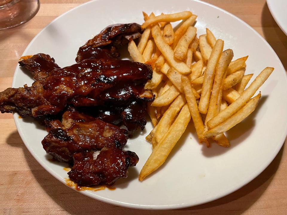 Riblets platter with fries at Applebee's