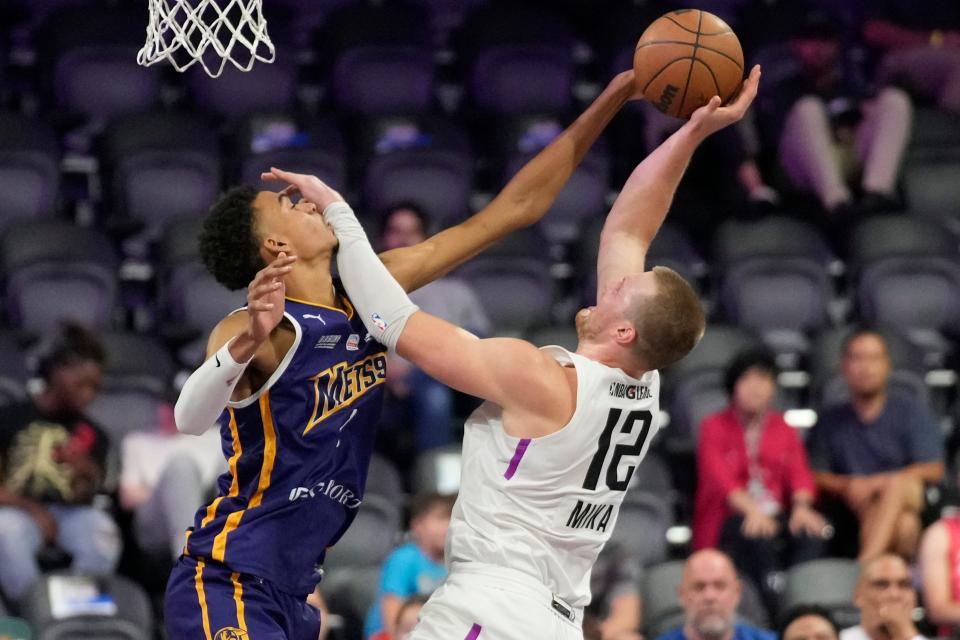 Boulogne-Levallois Metropolitans 92's Victor Wembanyama, left, fouls NBA G League Ignite's Eric Mika during the second half of an exhibition basketball game Tuesday, Oct. 4, 2022, in Henderson, Nev. (AP Photo/John Locher)