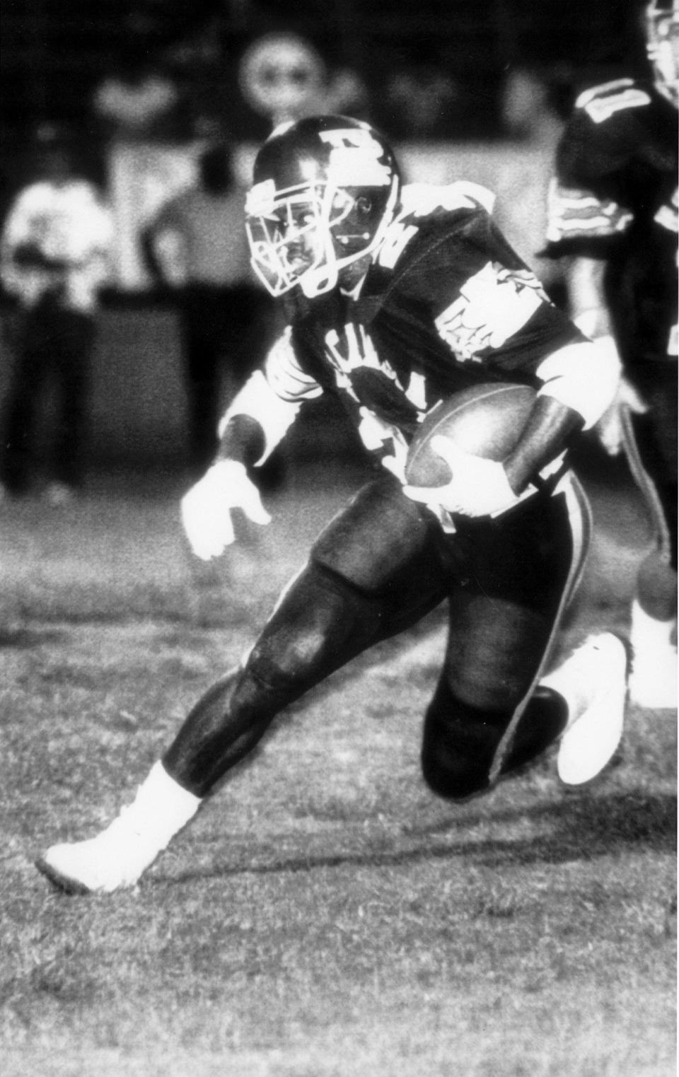 112586 Emmitt Smith, a running back for Escambia High School, heads down field in the file photo Oct. 3,1986, against Fort Walton High School. The senior rushed 17 times for 134 yards and two touchdowns. AP file photo ORG XMIT:   ORG XMIT: MER0708281626522959