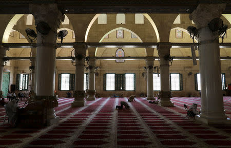 Muslim men pray inside al-Aqsa Mosque, the third holiest shrine in Islam, on the compound known to Muslims as al-Haram al-Sharif and to Jews as Temple Mount, in Jerusalem's Old City, May 10, 2017. REUTERS/Ammar Awad