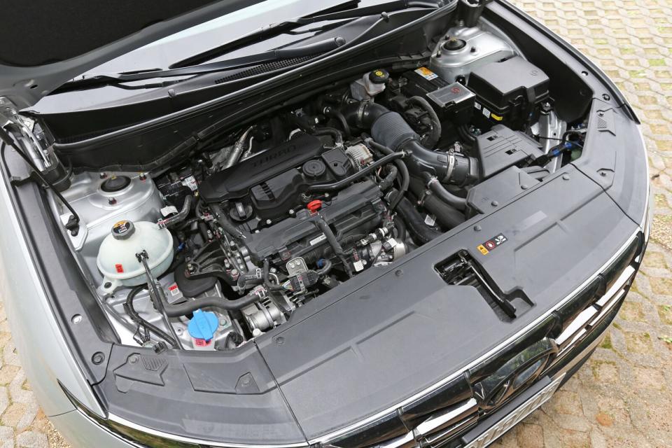搭載一具SmartStream 1.6升渦輪增壓缸內直噴引擎，具備CVVD連續可變汽門正時技術，擁有180hp、27kgm最大馬力及扭力輸出。