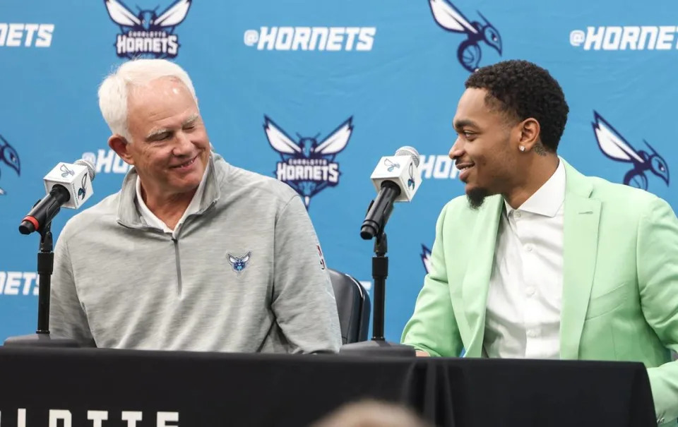 Hornets GM Mitch Kupchak, left and PJ Washington speak during a press conference announcing Washingtonu2019s signing of a three-year contract in Charlotte, N.C., on Tuesday, September 5, 2023.