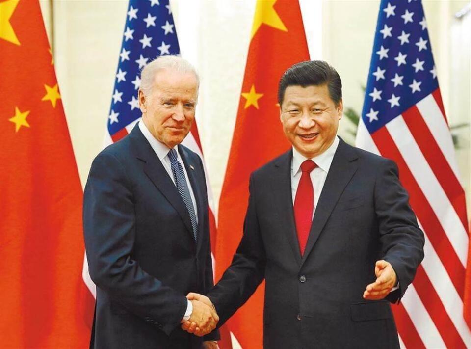美國總統拜登(Biden)和大陸國家主席習近平首度通話。圖為2013年12月4日，習近平在北京人民大會堂會見時任美國副總統拜登。（圖/新華社）