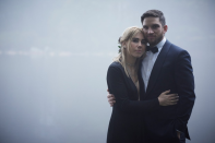 <p>A estrela de ‘Girls’ Zosia Mamet se casou com o ator Evan Jonigkeit usando um vestido Givenchy preto. A atriz, que adora quebrar as regras, disse à <i>Vogue</i> que o único critério que seguiu ao procurar um vestido foi encontrar algo que não fosse tradicional; e ela não estava sozinha. Explore esta galeria para descobrir outras celebridades que subiram ao altar usando vestidos de casamento nada convencionais. [<i>Foto: Vogue</i>]</p>