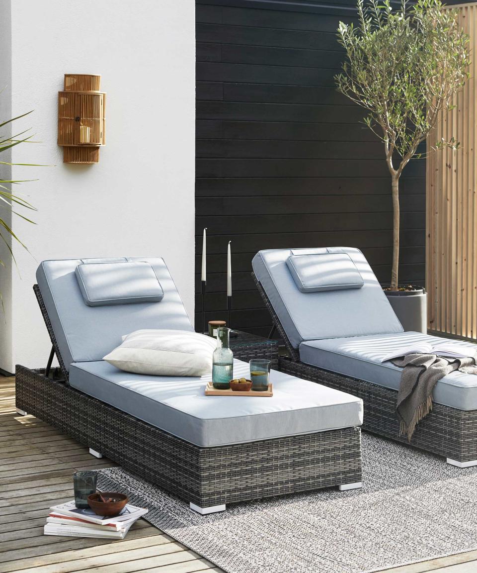 Relax on smart sun loungers