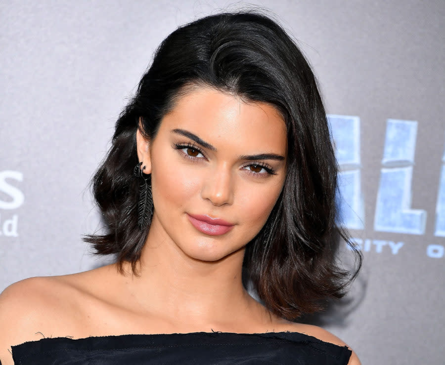 Kendall Jenner debuted a pixie cut, looks exactly like mom Kris