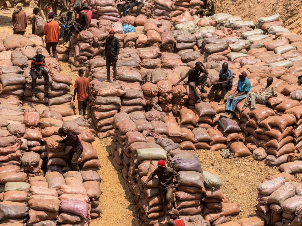 Artisanal miners working at the Shabara artisanal mine