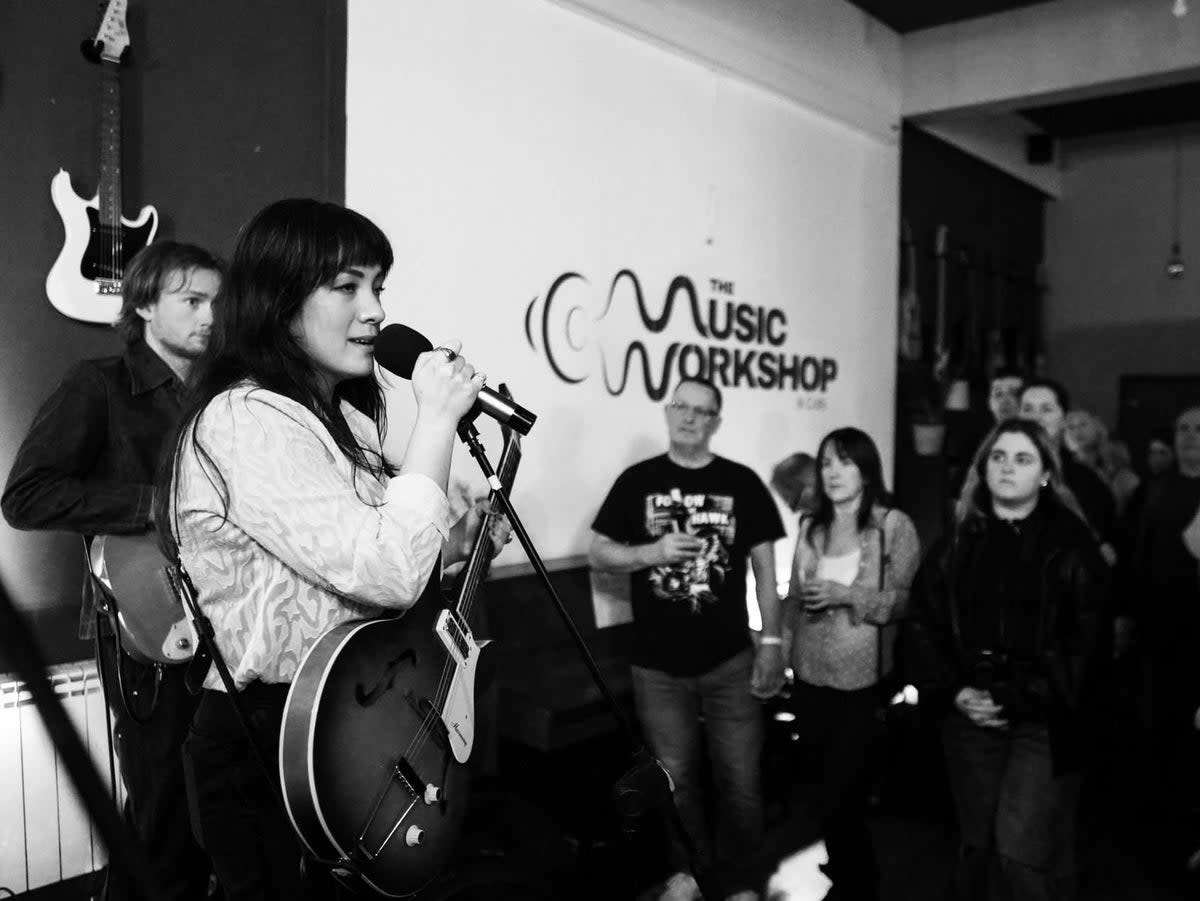 Singer Lo Barnes performs at The Music Workshop (promoted by Compass Music) (@skrifyy)