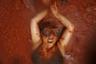 <p>Revellers enjoy the atmosphere in tomato pulp while participating the annual Tomatina festival on Aug. 30, 2017 in Bunol, Spain. (Photo: Pablo Blazquez Dominguez/Getty Images) </p>