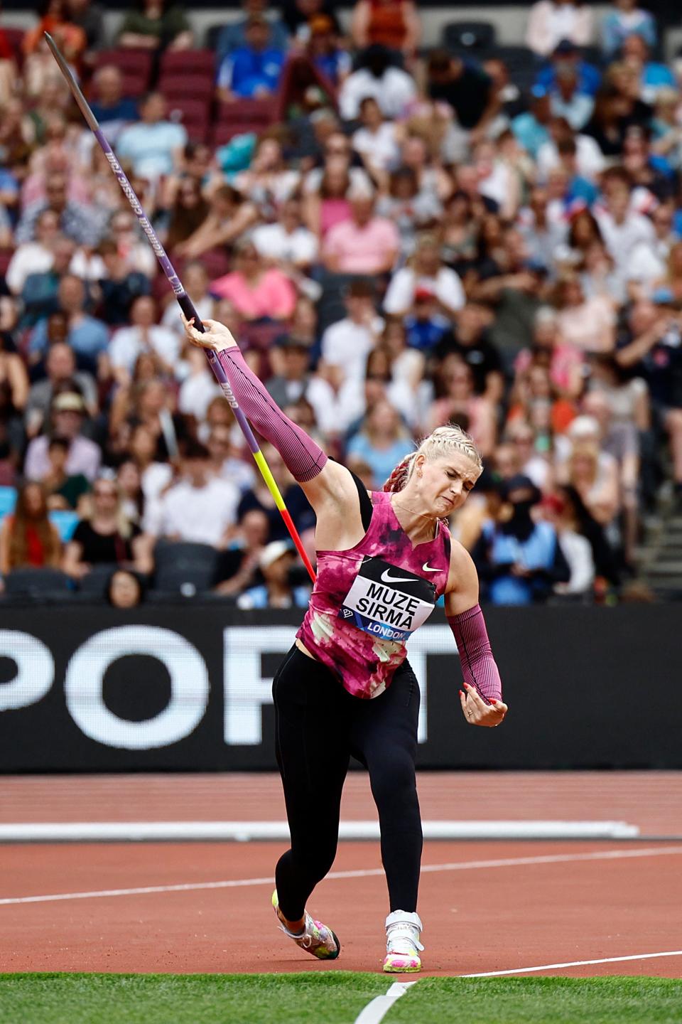 Latvijas pārstāve Līna Muzi-Sirma startē šķēpmešanā sievietēm IAAF Dimanta līgas tikšanās laikā Londonas stadionā 2024. gada 20. jūlijā. (Foto: Bendžamins Krimmels/AFP) (Foto: Bendžamins Krimmels/AFP caur Getty Images)