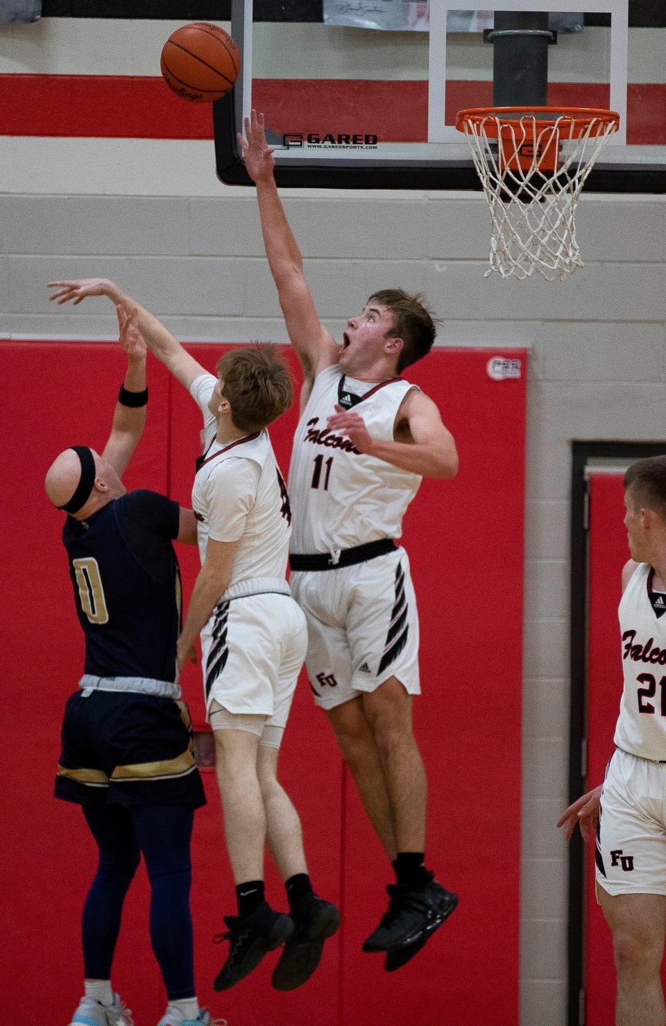 The Fairfield Union boys' basketball team, with a 17-3 overall record, drew the highest seed of area teams as they earned the No. 2 seed in the Southeast District in Division II.