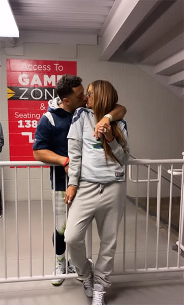 ciara-russell-wilson-kiss